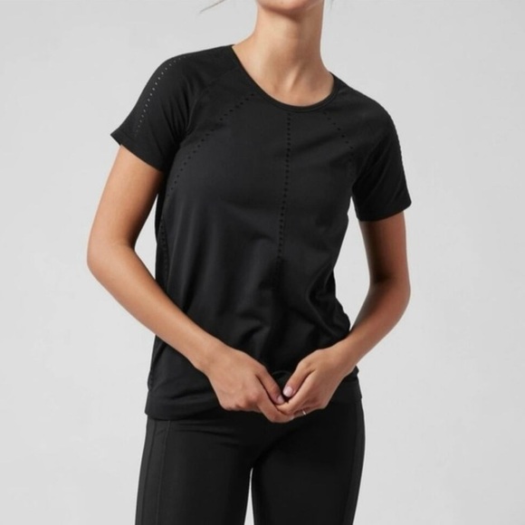 Athleta Foothill Black Size Medium Perforated Short Sleeve T-Shirt Workout Top M - Picture 1 of 9